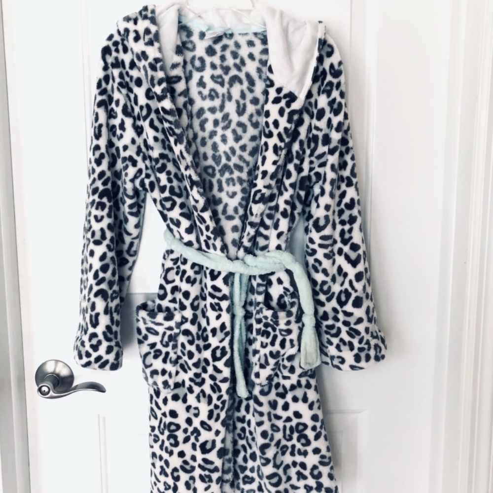 Cat and Jack girls leopard bathrobe 10/12 L EUC